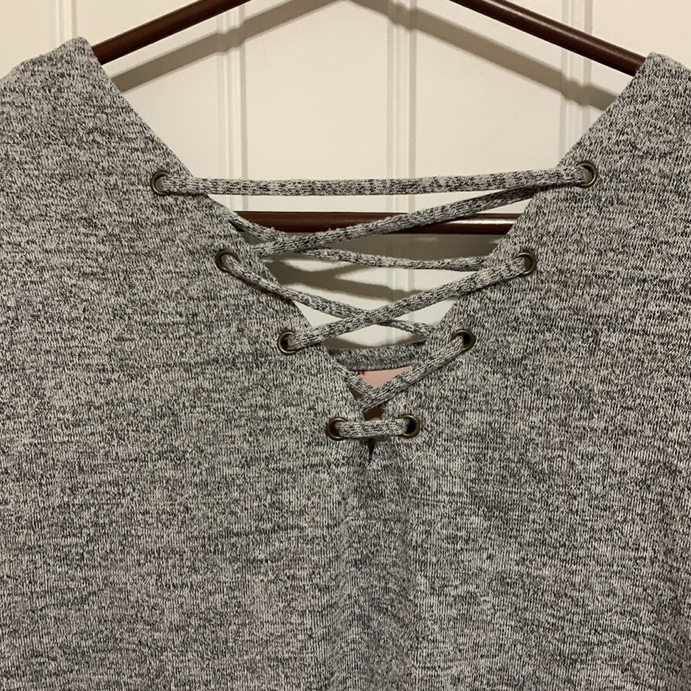 MAURICES WOMENS SHORT SLEEVE PATCHWORK TOP SHEAR FRONT CRISS CROSS BACK SMALL - Picture 5 of 5